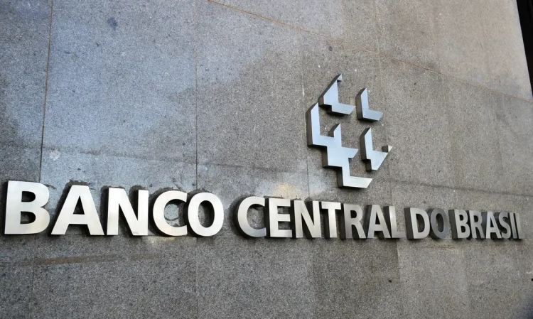 Mercado eleva previsão da Selic para 2026