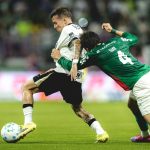 Galo vence líder Palmeiras fora e ganha força no Brasileirão