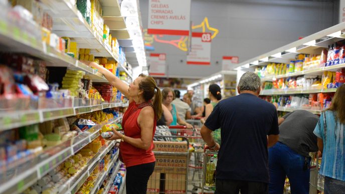 Supermercados reforçam segurança na Grande Vitória