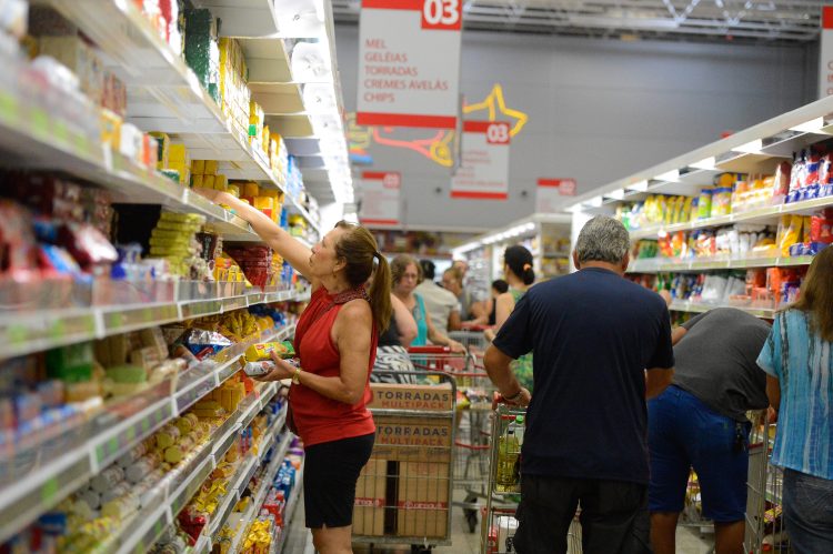 Supermercados reforçam segurança na Grande Vitória