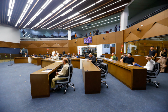 Câmara de BH aprova projetos sobre celulares e intolerância religiosa