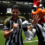 Galo: Parou de procurar herói e resolveu jogar futebol