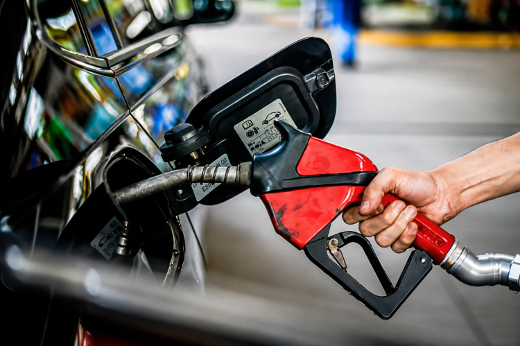 Gasolina com 32% de etanol começa a valer neste sábado