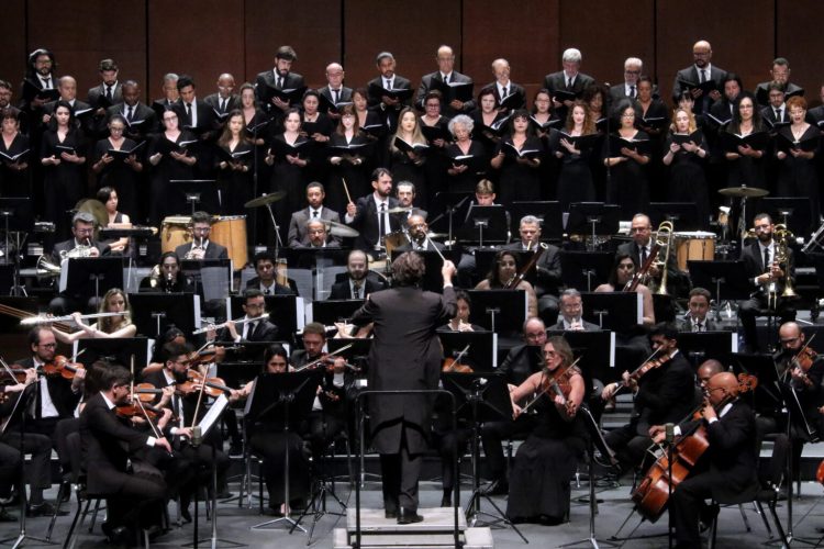 Orquestra Sinfônica de Minas Gerais celebra 50 anos com concerto em BH
