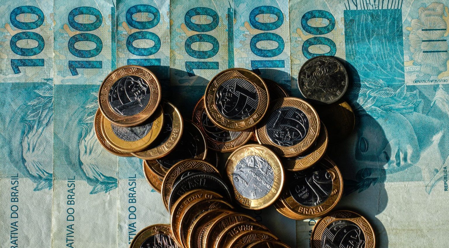 CDL/BH vê queda da Selic como estímulo ao comércio no fim do ano