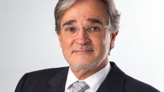 Paulo Camillo Penna de paletó e gravata
