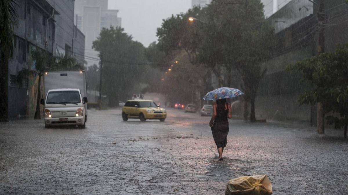 Inmet alerta para chuva intensa em 325 cidades de Minas Gerais